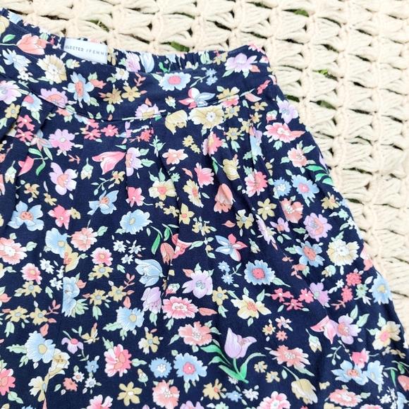 Two-Piece Floral Co-ord Set Floral Top & Shorts - Picture 9 of 11